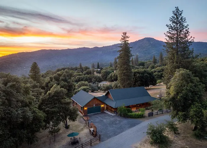 Log Cabin Oasis With Spectacular Views & Stargazing