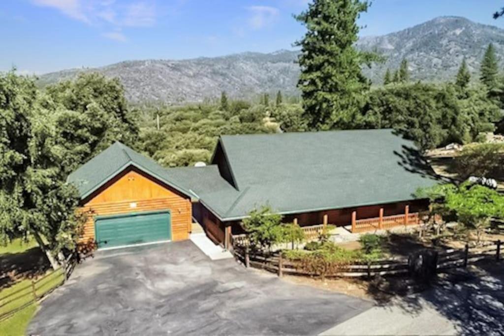 Log Oasis With Spectacular Views & Stargazing Mariposa