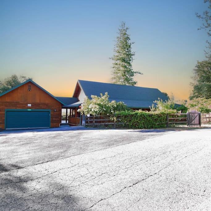 Log Oasis With Spectacular Views & Stargazing Holiday home