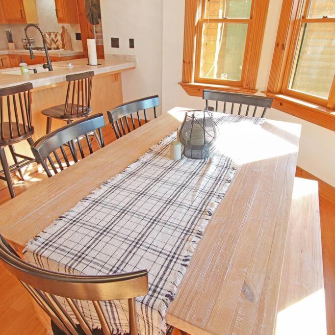 Log Oasis With Spectacular Views & Stargazing