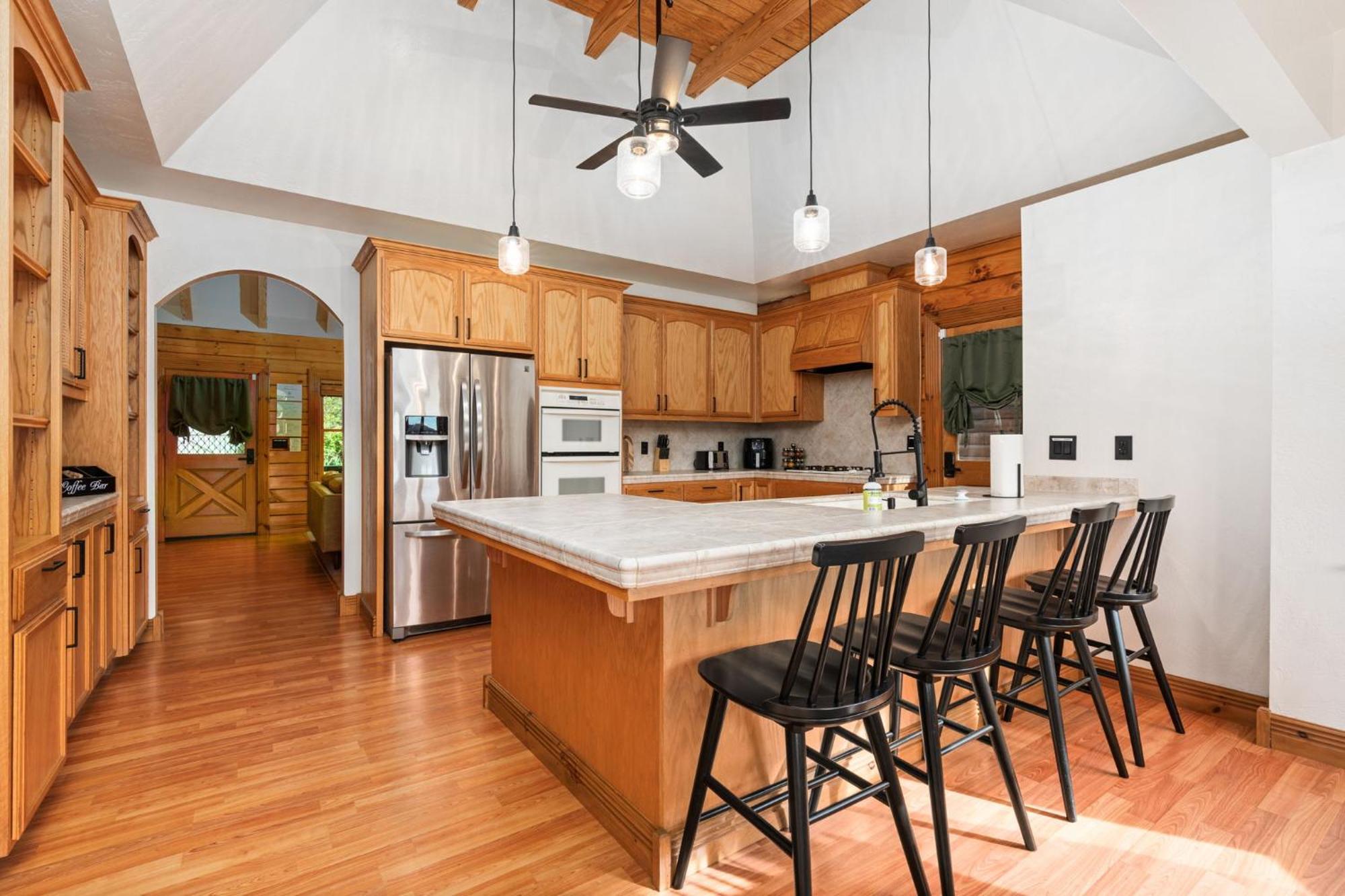 Log Oasis With Spectacular Views & Stargazing Mariposa