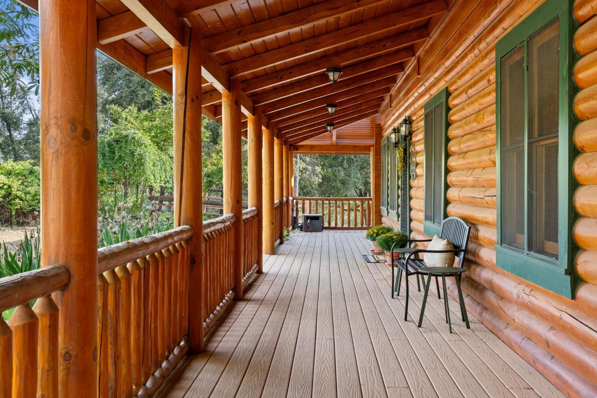 Log Oasis With Spectacular Views & Stargazing