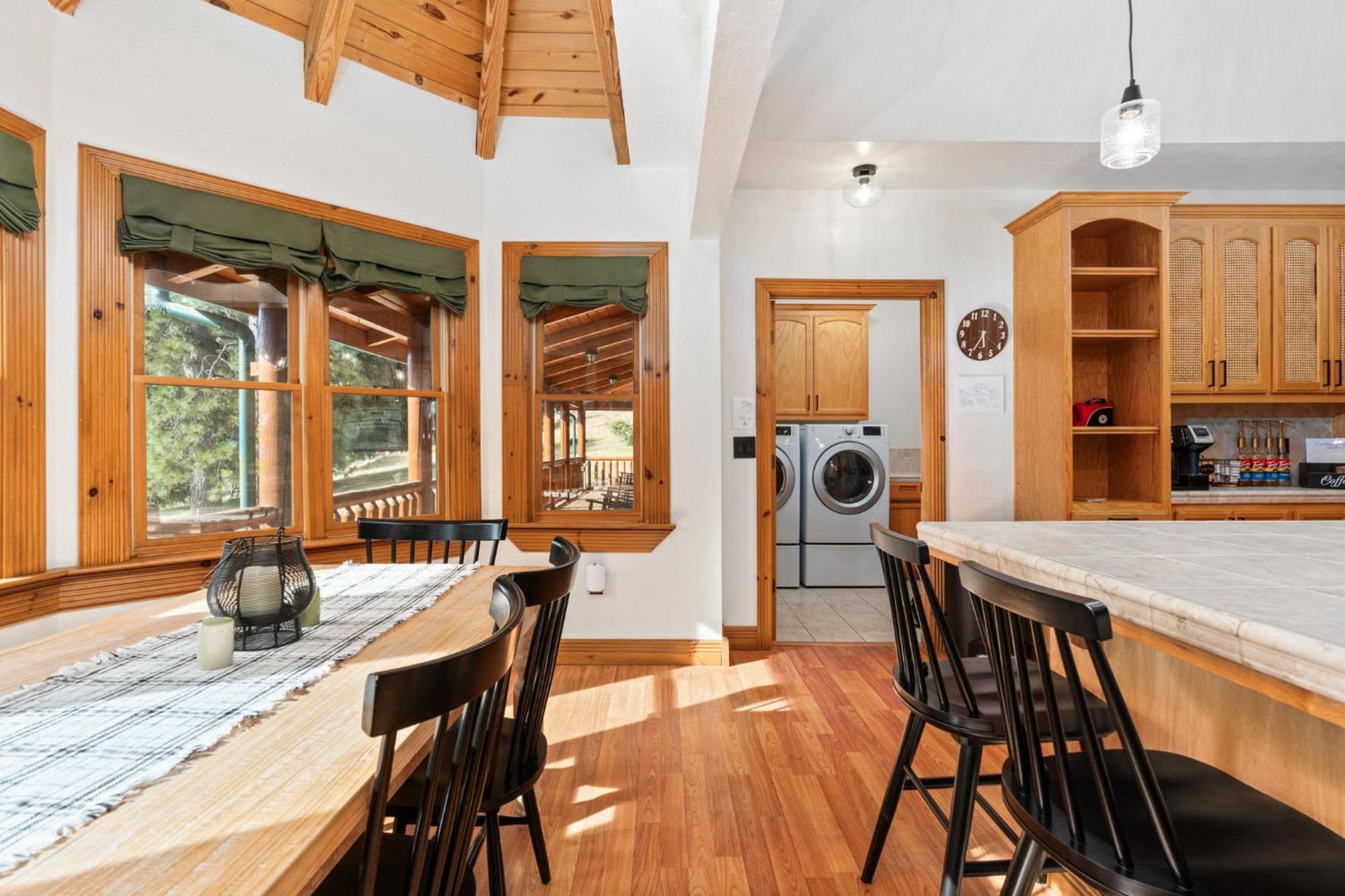Log Oasis With Spectacular Views & Stargazing Holiday home