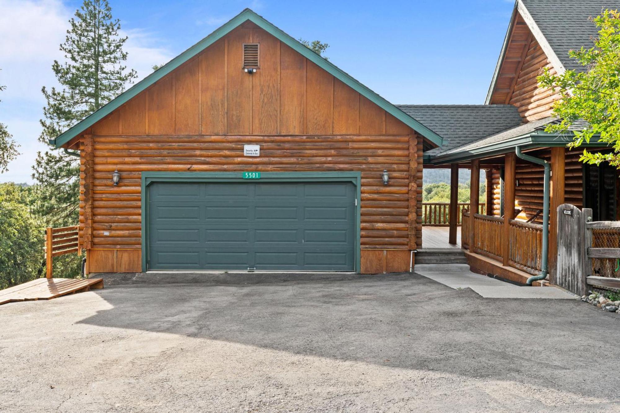 Log Oasis With Spectacular Views & Stargazing Mariposa